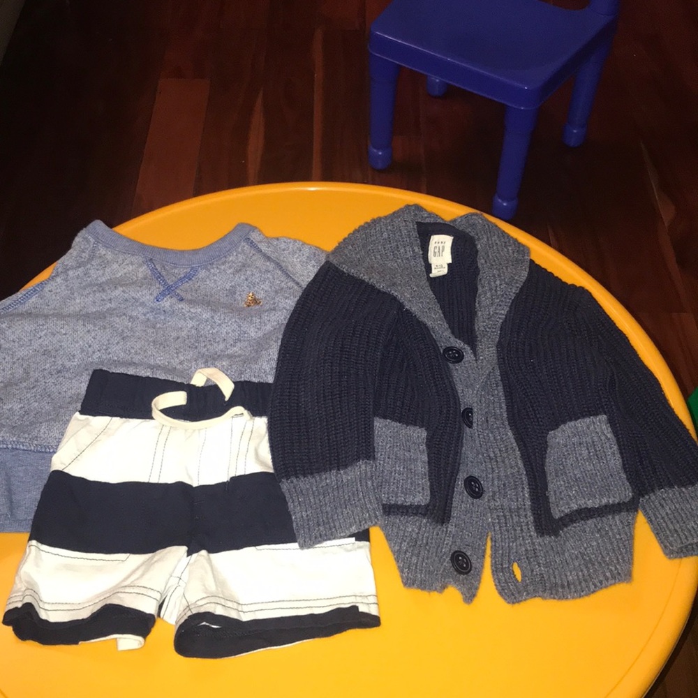 Gap sweater and shorts 6-12monthe